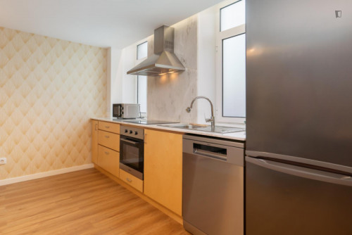 Central 4-bedroom house house with terrace close to Jardim do Morro - Gallery - 33