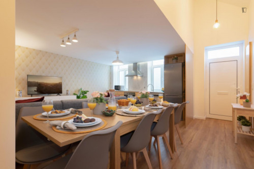 Central 4-bedroom house house with terrace close to Jardim do Morro - Gallery - 30