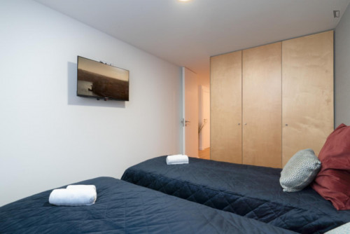 Central 4-bedroom house house with terrace close to Jardim do Morro - Gallery - 23