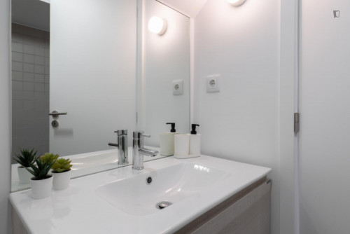 Central 4-bedroom house house with terrace close to Jardim do Morro - Gallery - 11