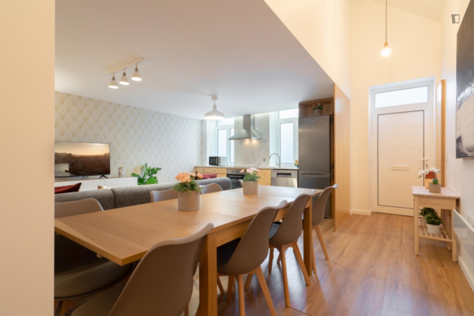 Central 4-Bedroom House House With Terrace Close To Jardim Do Morro - 1