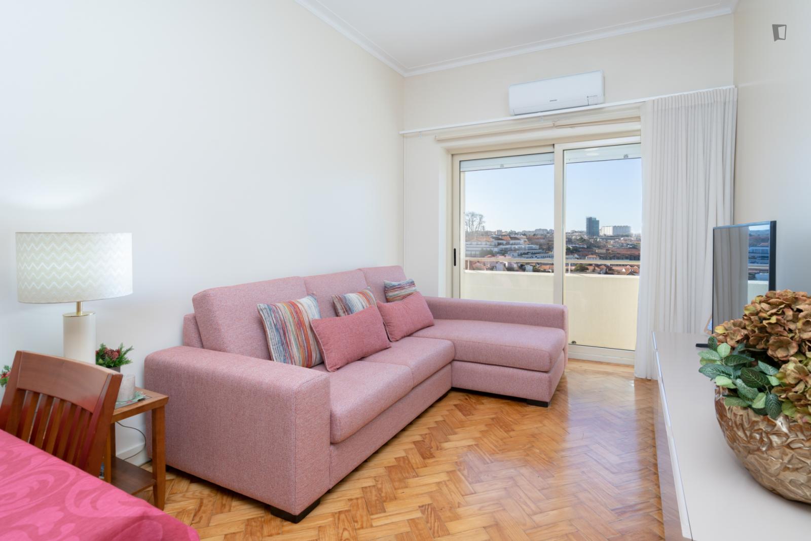 Lovely 3-Bedroom Apartment With Nice View Near General Torres Metro Station - 1