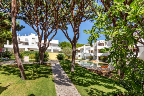 Fresh and sunny 2-bedroom flat near Praia da Falésia 