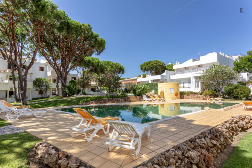 Fresh and sunny 2-bedroom flat near Praia da Falésia 