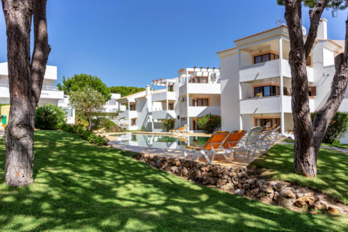 Fresh and sunny 2-bedroom flat near Praia da Falésia 