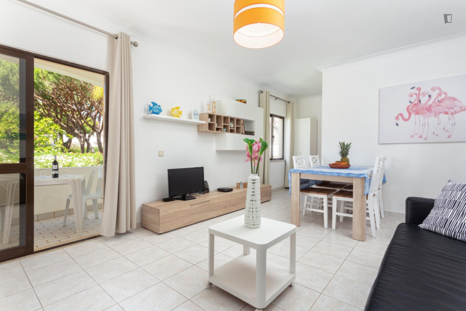 Fresh And Sunny 2-Bedroom Flat Near Praia Da Falésia - 1