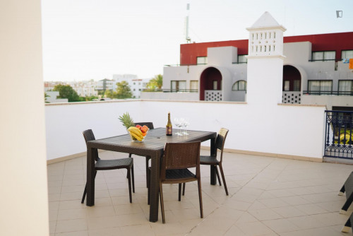 Bright and sunny 1-bedroom flat em Santa Eulália