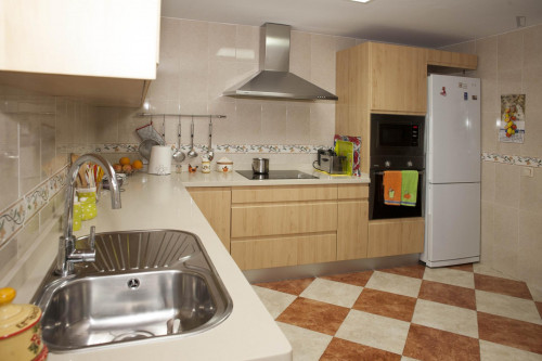 Friendly singles bedroom in a 4-bedroom apartment un Triana - Gallery - 10
