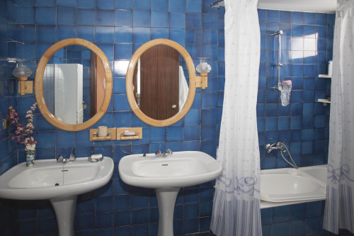 Friendly singles bedroom in a 4-bedroom apartment un Triana - Gallery - 14