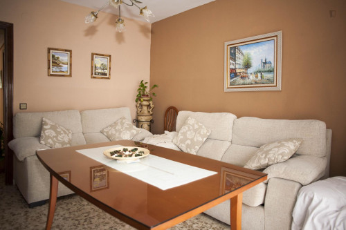 Friendly singles bedroom in a 4-bedroom apartment un Triana - Gallery - 7
