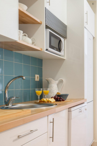 Contemporary 2-bedroom apartment with balcony next to Jardim do Morro - Gallery - 17