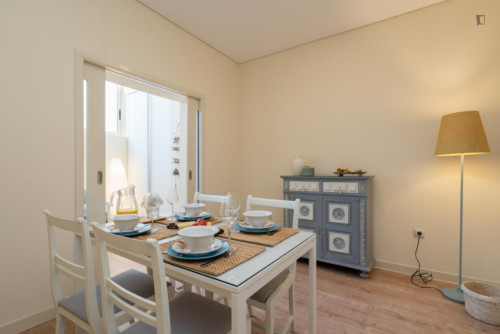 Contemporary 2-bedroom apartment with balcony next to Jardim do Morro - Gallery - 20