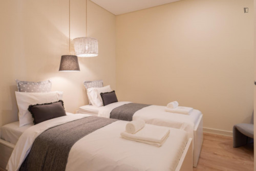 Contemporary 2-bedroom apartment with balcony next to Jardim do Morro - Gallery - 10