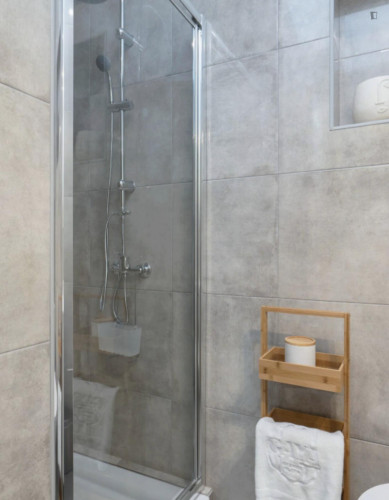 Contemporary 2-bedroom apartment with balcony next to Jardim do Morro - Gallery - 13