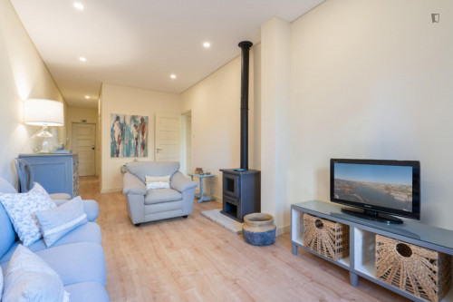 Contemporary 2-bedroom apartment with balcony next to Jardim do Morro - Gallery - 24