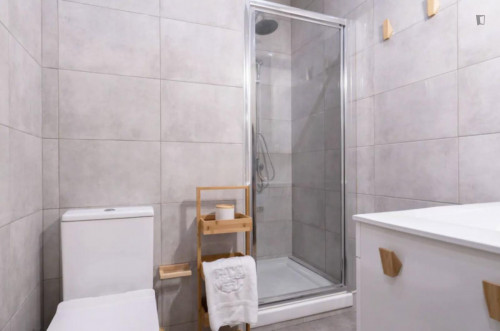 Contemporary 2-bedroom apartment with balcony next to Jardim do Morro - Gallery - 12
