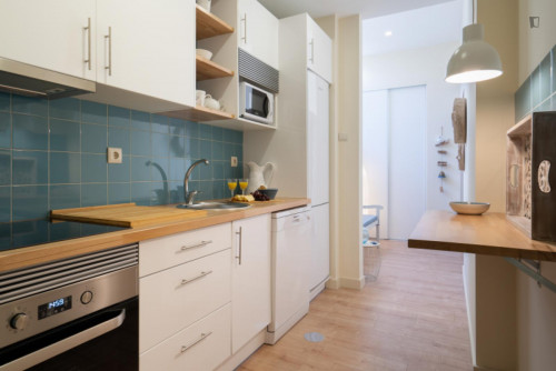 Contemporary 2-bedroom apartment with balcony next to Jardim do Morro - Gallery - 16