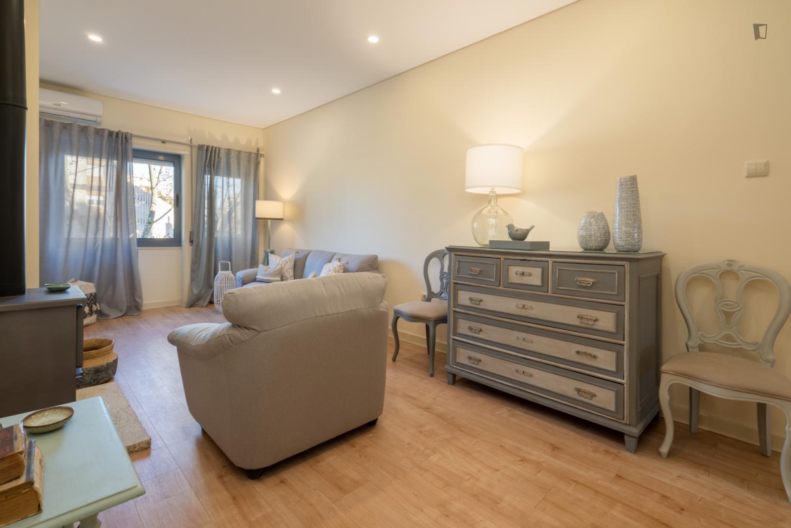 Contemporary 2-Bedroom Apartment With Balcony Next To Jardim Do Morro - 1