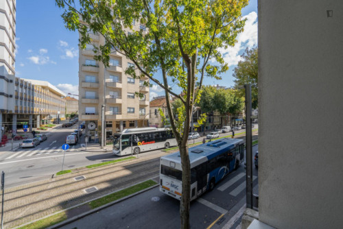Inviting 3-bedroom apartment with balcony next to Jardim Morro - Gallery - 29