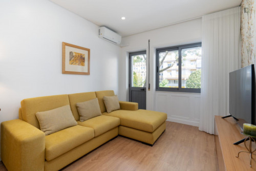 Inviting 3-bedroom apartment with balcony next to Jardim Morro
