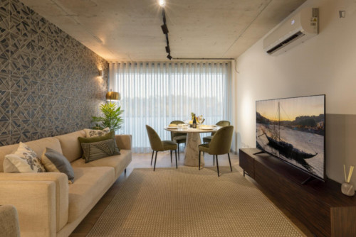 Luxurious 3-bedroom apartment with balcony close to General Torres train station - Gallery - 48