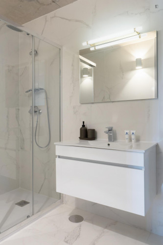 Luxurious 3-bedroom apartment with balcony close to General Torres train station - Gallery - 55
