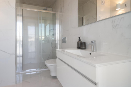 Luxurious 3-bedroom apartment with balcony close to General Torres train station - Gallery - 53