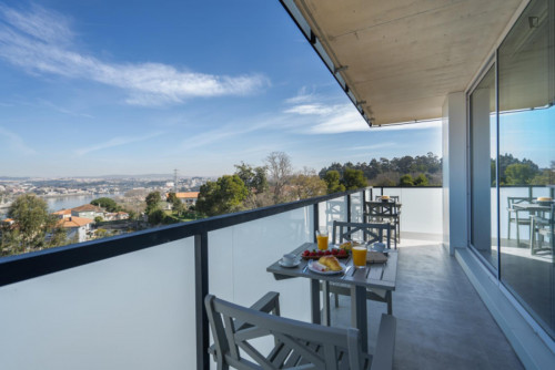 Luxurious 3-bedroom apartment with balcony close to General Torres train station
