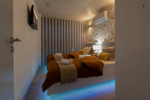 Luxurious 3-bedroom apartment with balcony close to General Torres train station