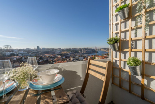 Sophisticated 2-bedroom apartment with balcony steps from Jardim do Morro - Gallery - 18