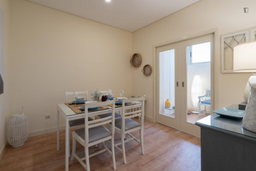 Sophisticated 2-bedroom apartment with balcony steps from Jardim do Morro - Gallery - 15