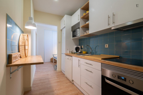 Sophisticated 2-bedroom apartment with balcony steps from Jardim do Morro - Gallery - 17