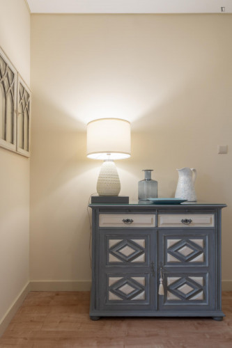 Sophisticated 2-bedroom apartment with balcony steps from Jardim do Morro - Gallery - 7