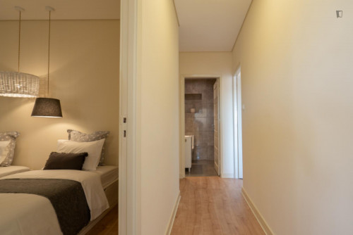 Sophisticated 2-bedroom apartment with balcony steps from Jardim do Morro - Gallery - 23