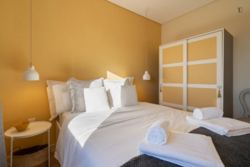 Sophisticated 2-bedroom apartment with balcony steps from Jardim do Morro - Gallery - 9