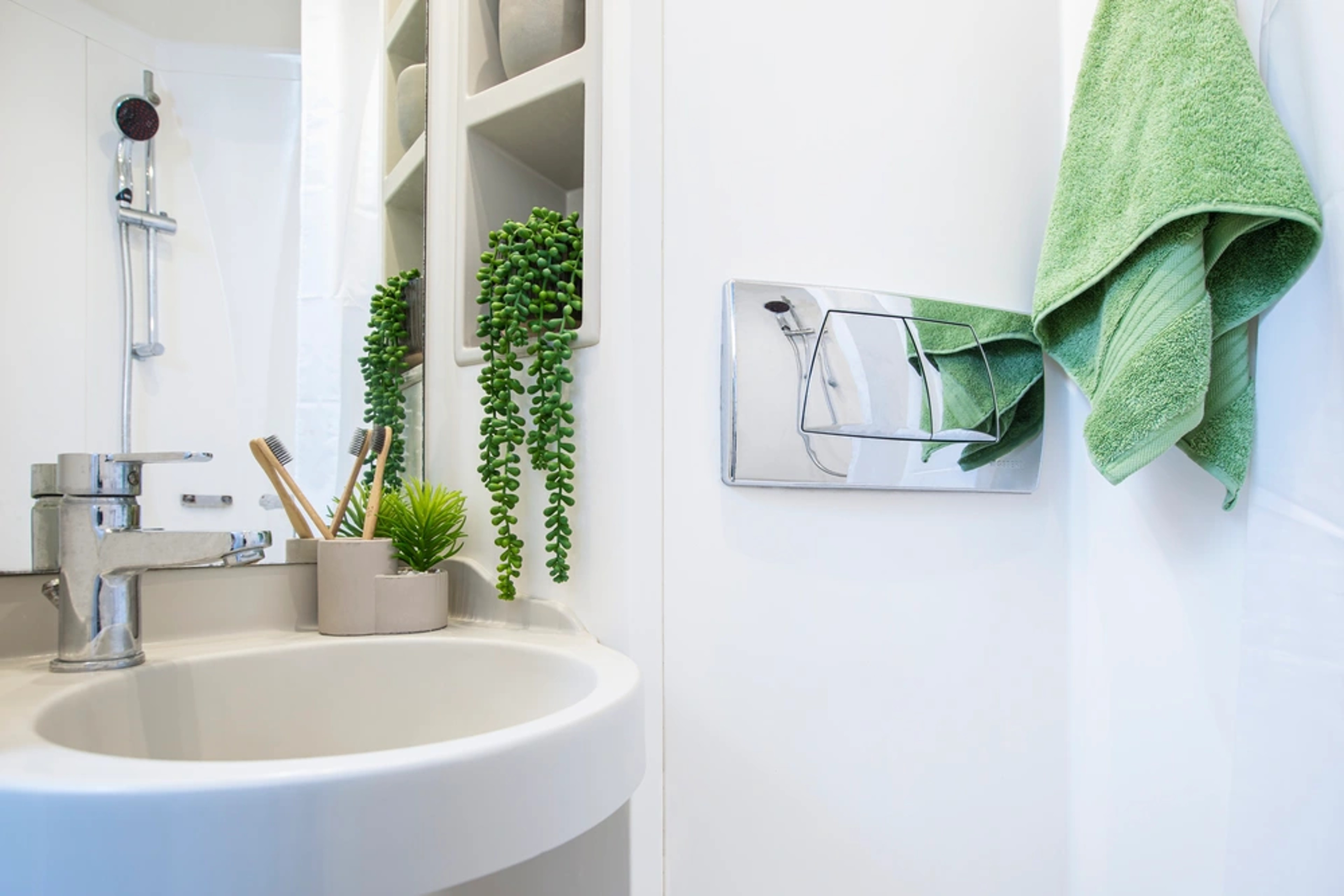  Small Standard Double Studio  -  Walmsley Studios  - Gallery -  3