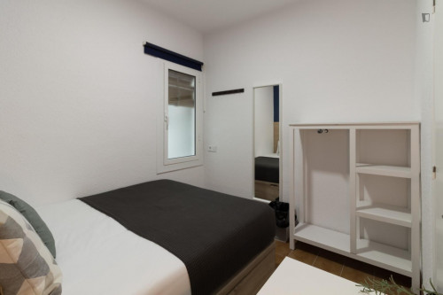 Neat double bedroom close to Parc de les Rieres d'Horta  - Gallery -  2