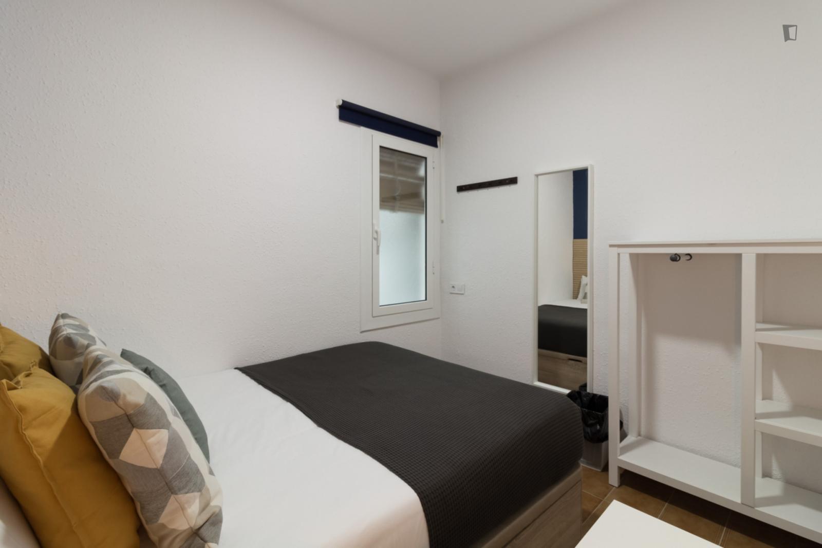 Neat Double Bedroom Close To Parc De Les Rieres D'Horta - Neat double bedroom close to Parc de les Rieres d'Horta - Gallery - 1