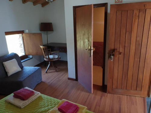 Delightful 1-bedroom house in Aldeias do Xisto, with fireplace and outdoor area