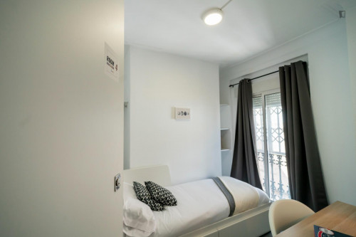 Luminous single bedroom in L'Eixample