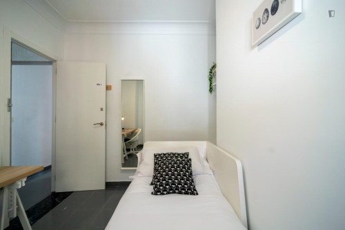 Luminous single bedroom in L'Eixample