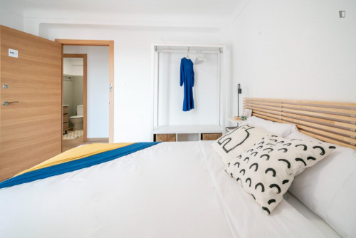 Tasteful double bedroom next to Benimaclet metro station