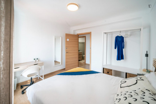 Tasteful double bedroom next to Benimaclet metro station