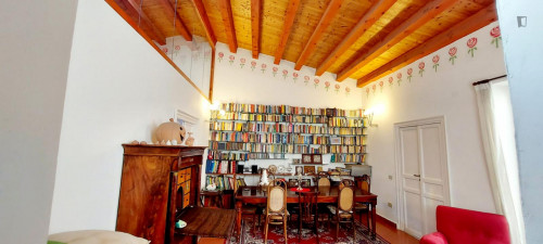 Single bedroom, with private bathroom and balcony, in 8-bedroom apartment - Gallery - 18