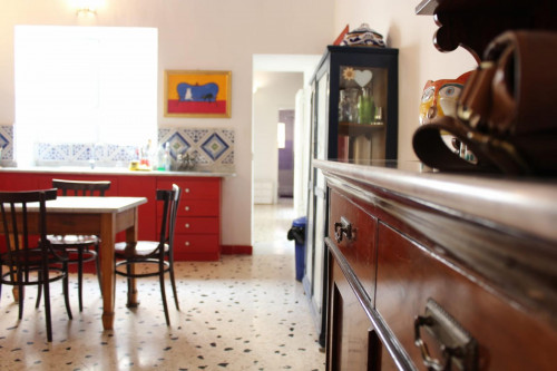 Single bedroom, with private bathroom and balcony, in 8-bedroom apartment - Gallery - 9