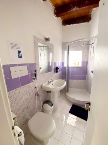 Single bedroom, with private bathroom and balcony, in 8-bedroom apartment - Gallery - 33