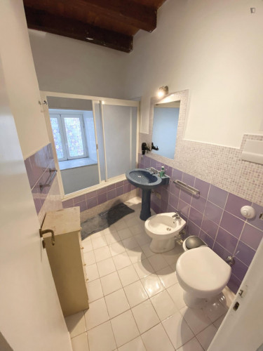 Single bedroom, with private bathroom and balcony, in 8-bedroom apartment - Gallery - 23