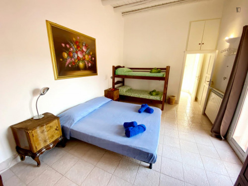 Single bedroom, with private bathroom and balcony, in 8-bedroom apartment - Gallery - 34