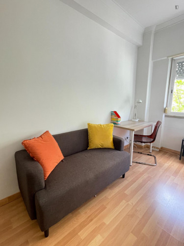 Excellent single bedroom next to Colombo and Colégio Militar metro station