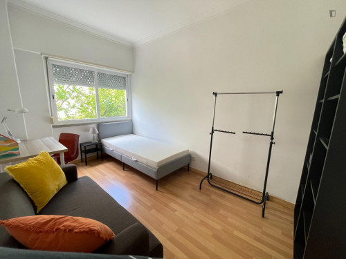 Excellent single bedroom next to Colombo and Colégio Militar metro station